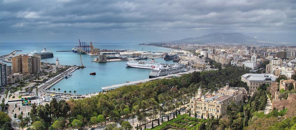 Vista panorámica de la ciudad de Málaga desde el Castillo de Gibralfaro